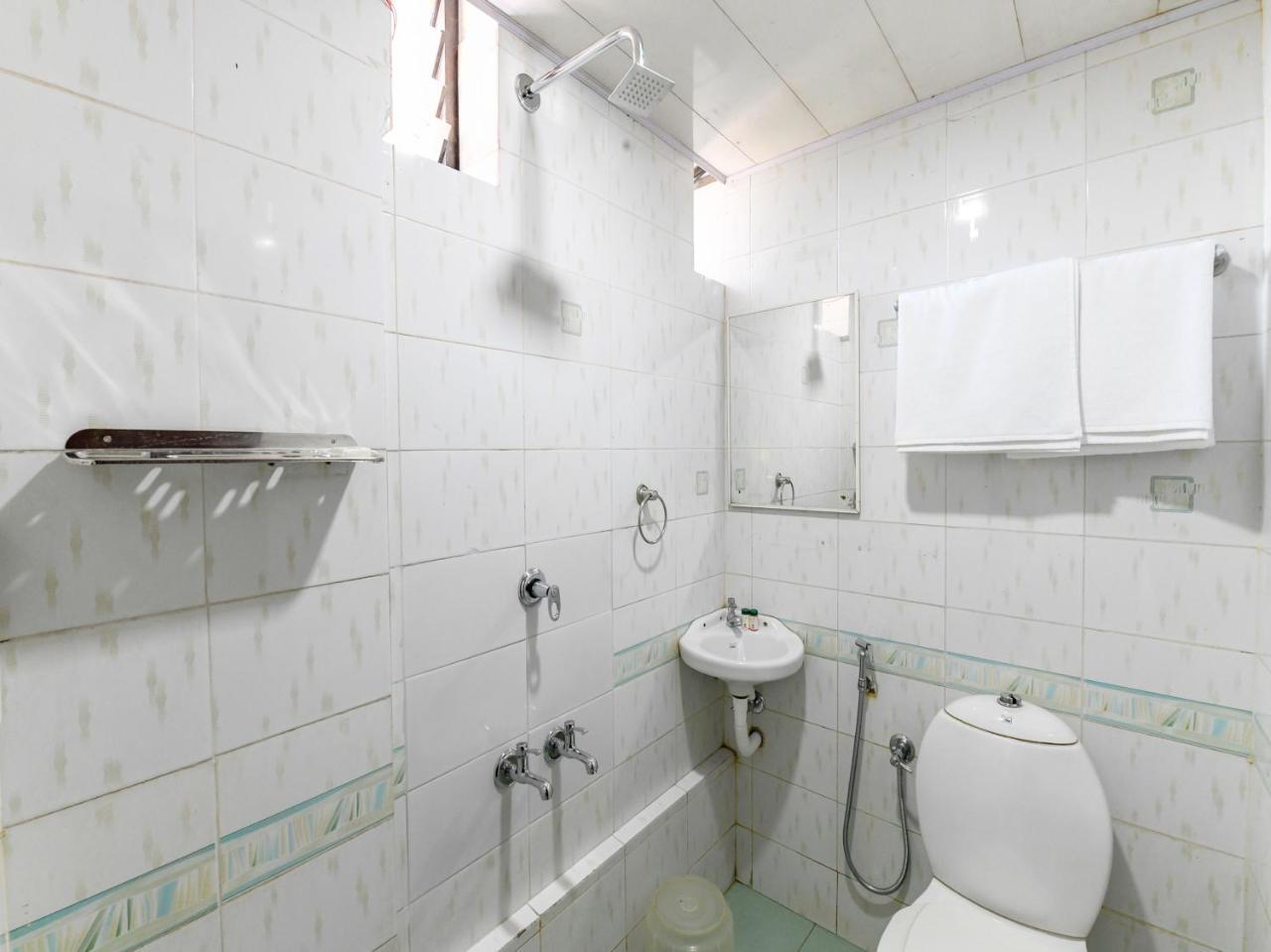 Oyo 11309 Hotel Green Land Residency Kochi Bagian luar foto