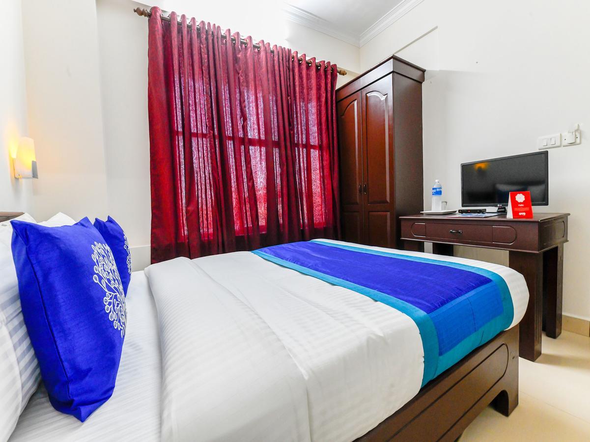 Oyo 11309 Hotel Green Land Residency Kochi Bagian luar foto