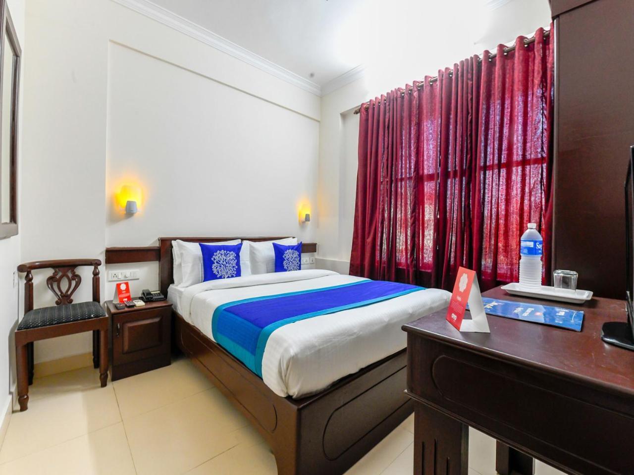 Oyo 11309 Hotel Green Land Residency Kochi Bagian luar foto