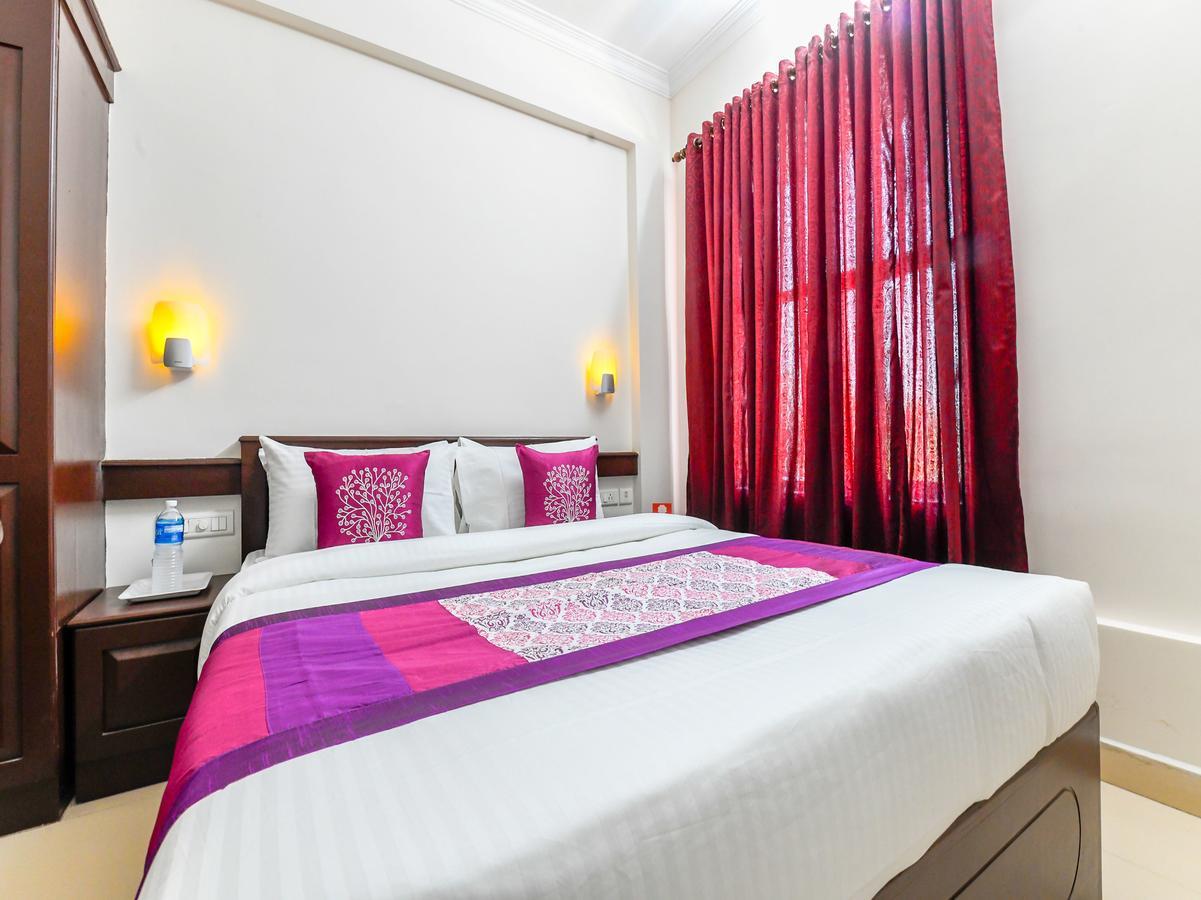 Oyo 11309 Hotel Green Land Residency Kochi Bagian luar foto