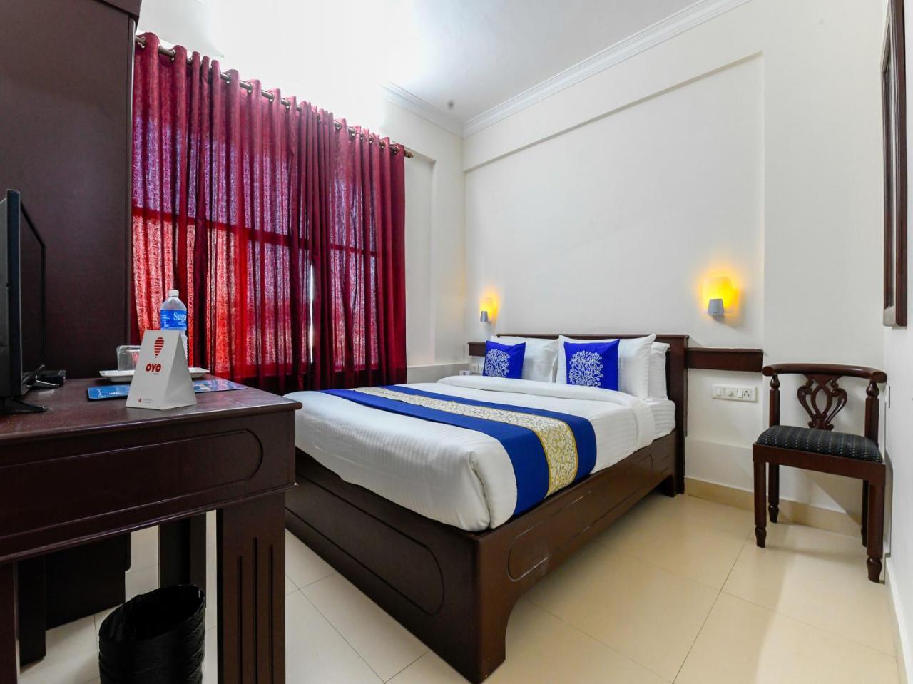 Oyo 11309 Hotel Green Land Residency Kochi Bagian luar foto