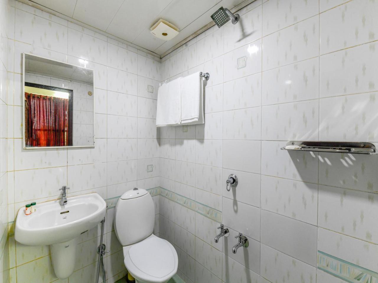 Oyo 11309 Hotel Green Land Residency Kochi Bagian luar foto