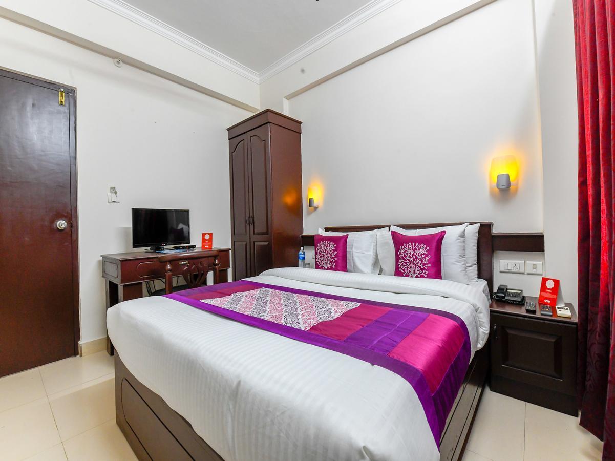 Oyo 11309 Hotel Green Land Residency Kochi Bagian luar foto